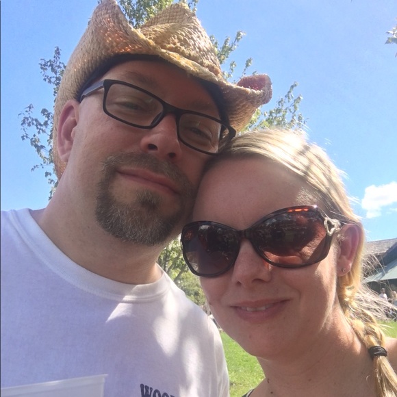 Meet your Posher, April - Picture 3 of 8